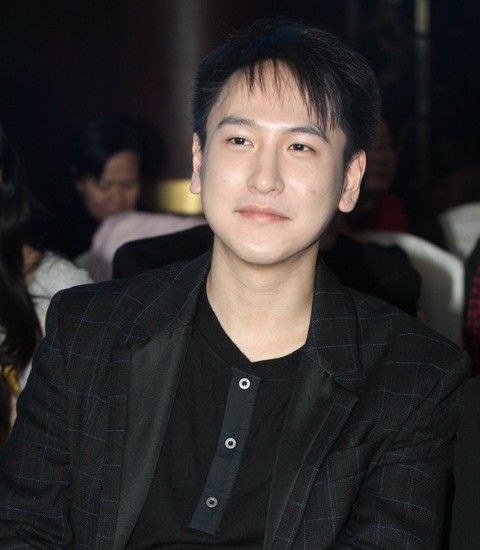 传周迅拿下地产大腕汤珈铖汤臣集团少东家揭秘