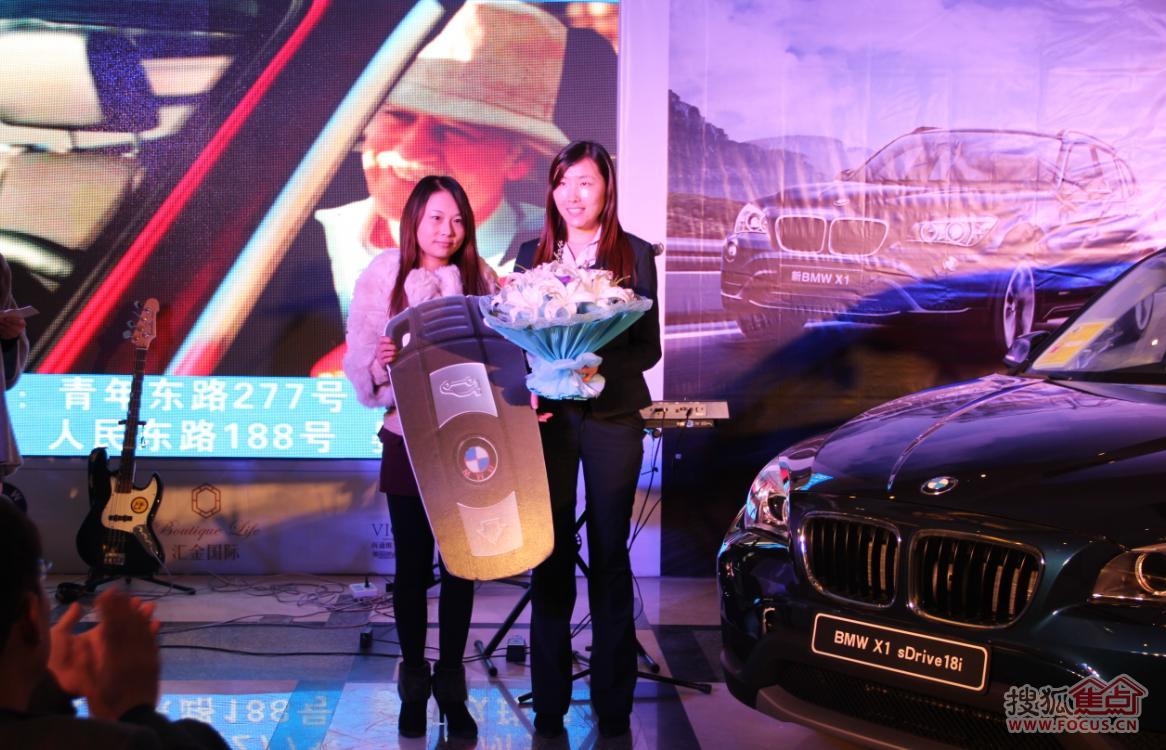 &nbsp;(南通首位新bmwx1车主手捧汽车钥匙)