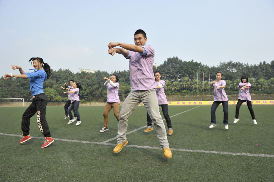 重庆3千名学生课间操跳江南style