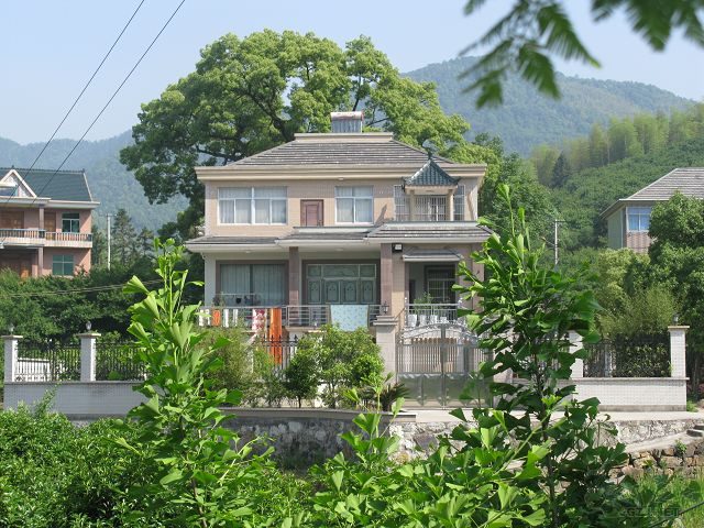 浙江农村豪宅扎堆 富裕程度堪比美国