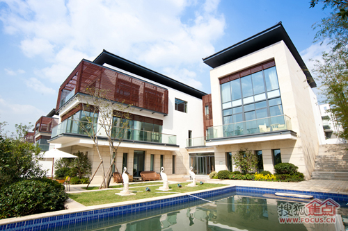 中国太湖湾 一线滨水度假别墅群