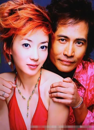 52岁齐秦妻子及女儿近照曝光 一家三口幸福洋溢