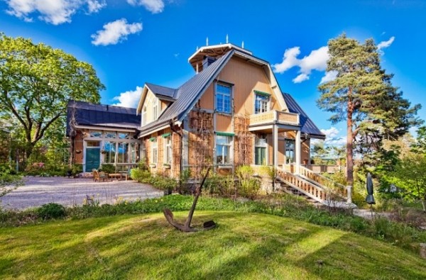 天蓝水清350平彩色湖景别墅