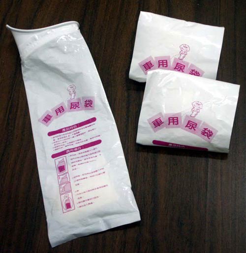 春运爆笑瞬间 盘点屌丝挤火车必备7种"神器"