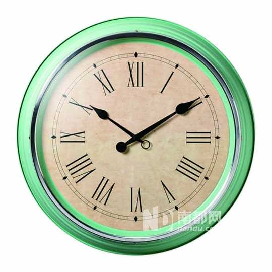 偶尔玩味一下也不违和,复古的罗马数字指针盘和跳跃又清新的绿色搭配