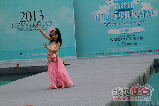 2012新丝路中国国际少儿模特大赛儿童组亚军姚丹宁表演舞蹈
