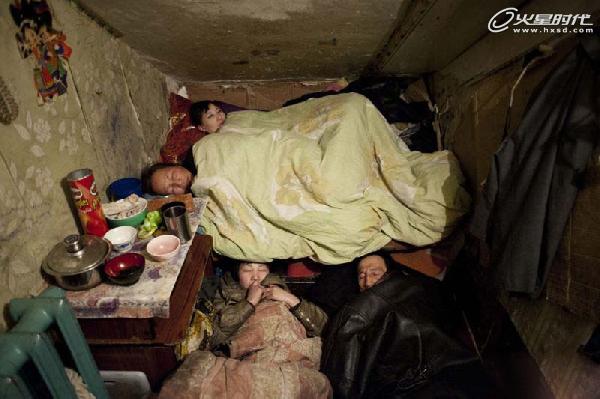 蚁族的无奈 实拍中国那些"特色"蜗居房