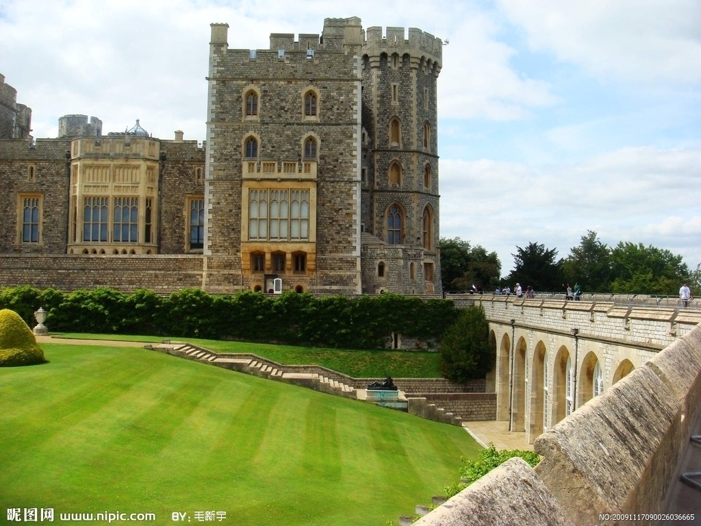 探寻欧洲十大神秘奢华的吸血古堡