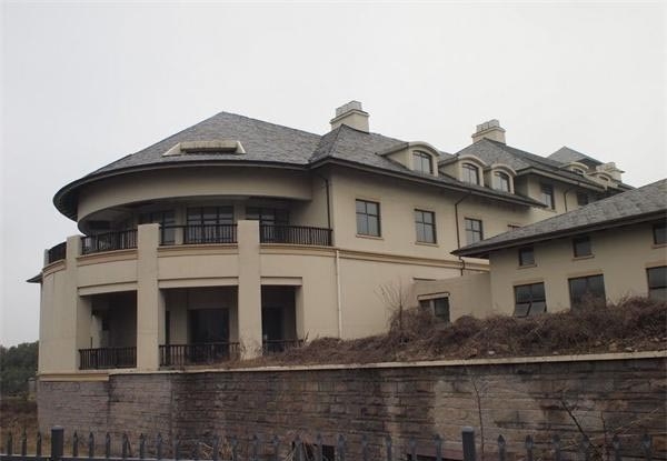 曝张艺谋无锡豪宅价值4000万揭娇妻陈婷藏子地