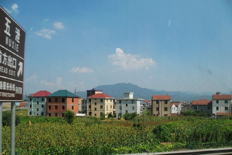 绿野仙踪 实拍中国农村住宅堪比别墅(组图)