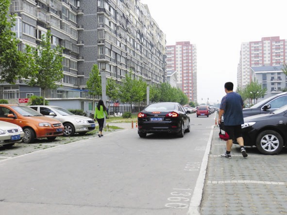 小区内行人与机动车抢道何时休