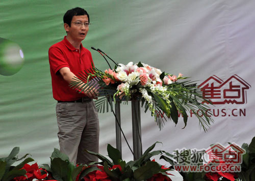 恒荣地产副总经理米小鹏先生致辞