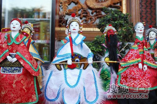 台湾木偶戏剧团带来精彩现代化的木偶戏