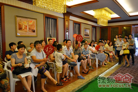 天御花园 (论坛)为回馈新老客户,在售楼处特别举办天御拍卖"惠",1元