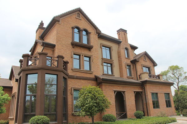 逸墅庄园8月喜迎封金顶 兑现承诺9月盛大开盘-房产新闻-湘潭搜狐焦点