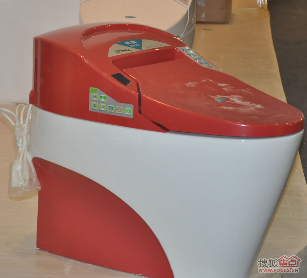 卫浴生活亮起来 绚丽色彩打造精致卫浴空间