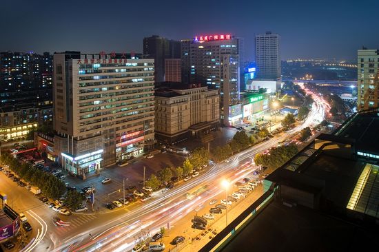 图为华南广场中华路商圈实景拍摄