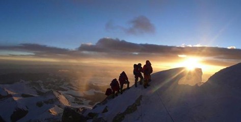 南坡登顶第一人忆珠峰传奇玖玺台续巅峰之旅