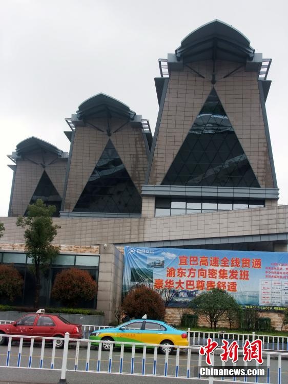 湖北宜昌汽车客运站形似"棺材"遭吐槽(图)