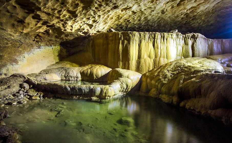 1892年大地震形成的阿布哈兹幽灵鬼洞