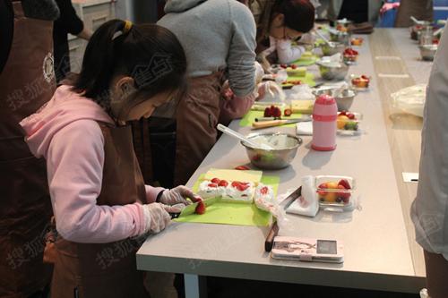 保定容大梦立方蛋糕diy亲子互动活动浓情上演