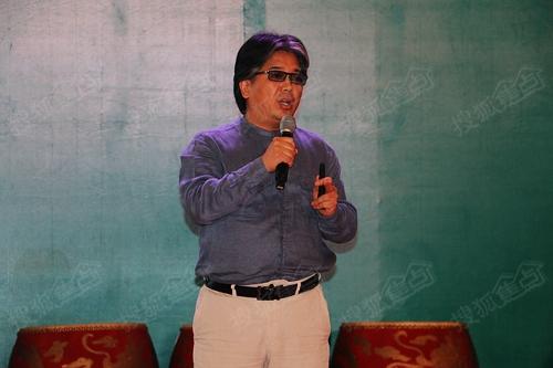 会上,上海喜盈门国际商业连锁集团董事长魏锦标先生与海南现代科技