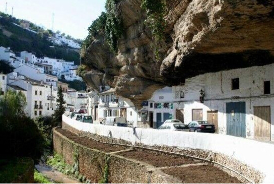 盘点全球最古怪城镇 包括中国"矮人城"