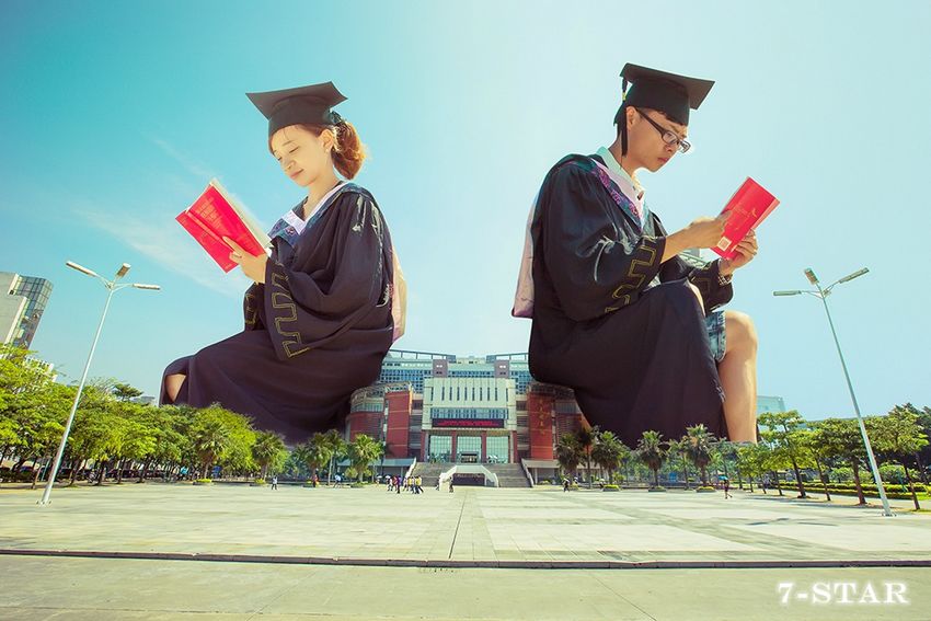 又是一年毕业季,漳州高校的毕业生们开始拍摄各具特色的毕业照,以此