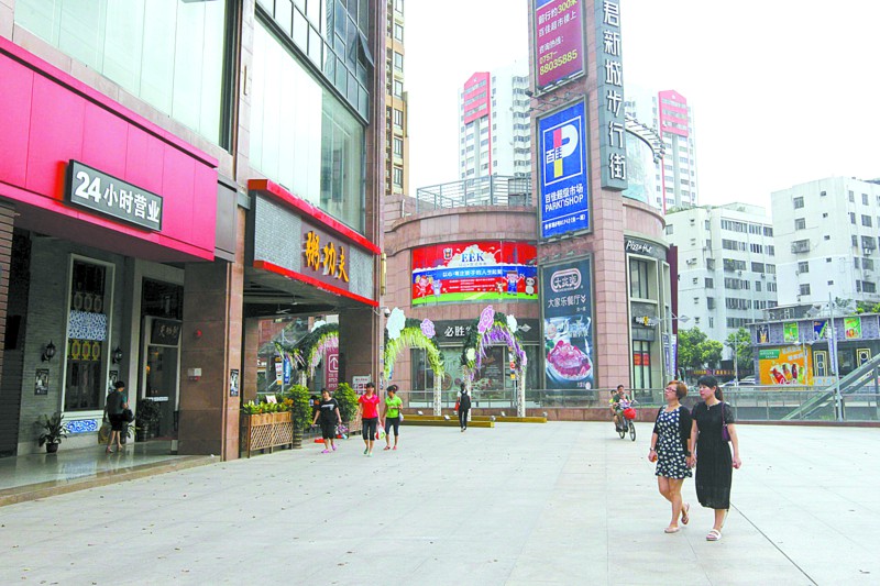 普君新城商业街地铁上盖,但一直人气不太旺.