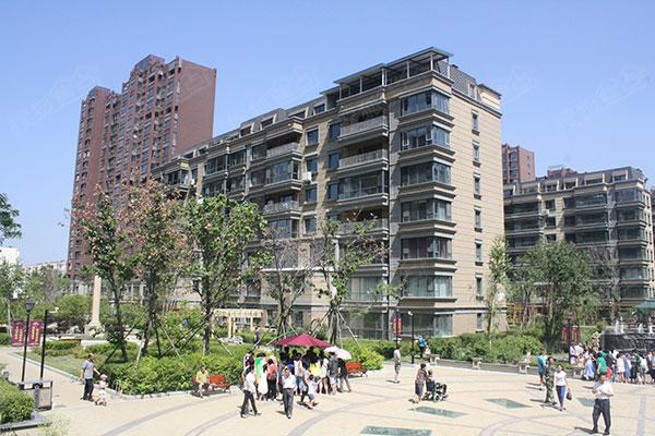 紫金江尚交通便利直达商圈 生活配套略显不足