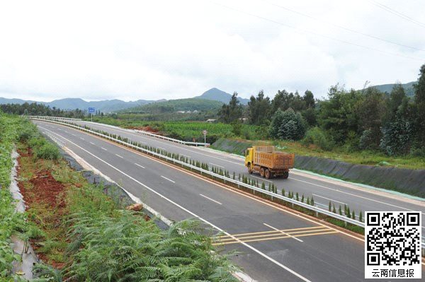 安宁西收费站的立交市政道路为城市Ⅱ级主干道,双向六车道,同步建成