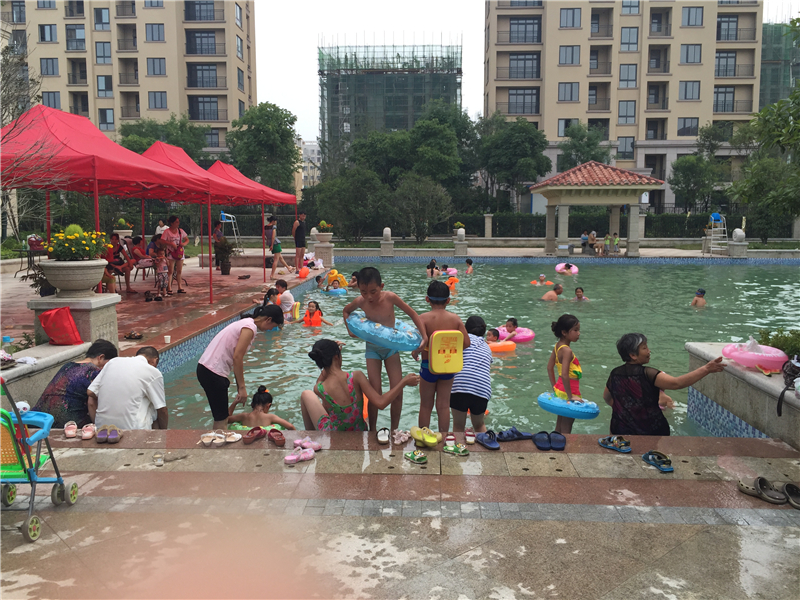 周口泰地现代城室外游泳池8月15日免费对外开放