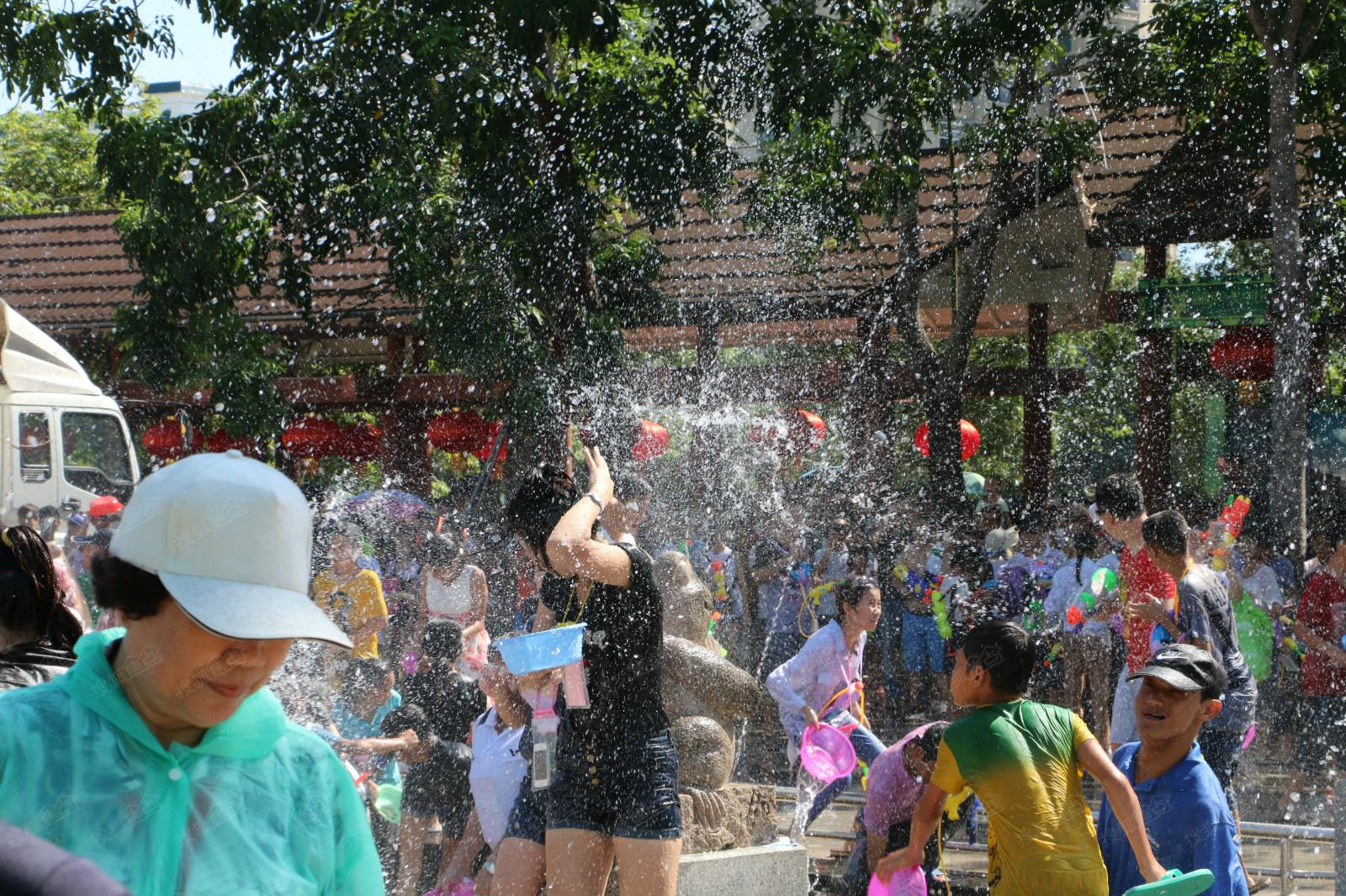 2015年中国海南保亭七仙温泉嬉水节开幕