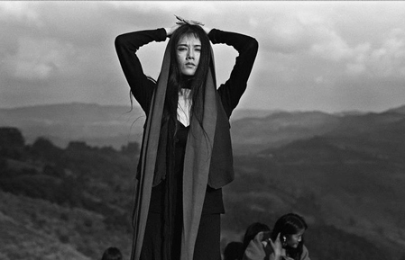 "镜随舞动"——肖全镜头下的杨丽萍主题摄影展-房产新闻-昆明搜狐焦点