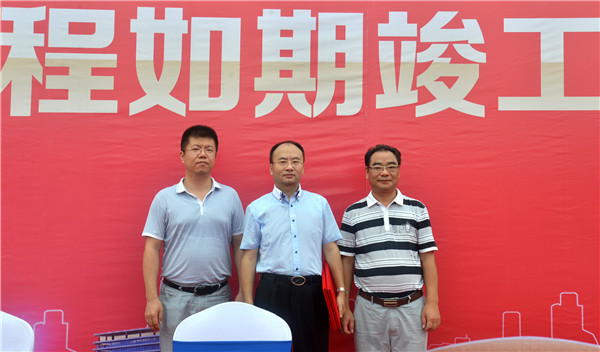 副总经理廖昌腾,工程中心总经理宋向阳周楚政总经理递交军令状并合影