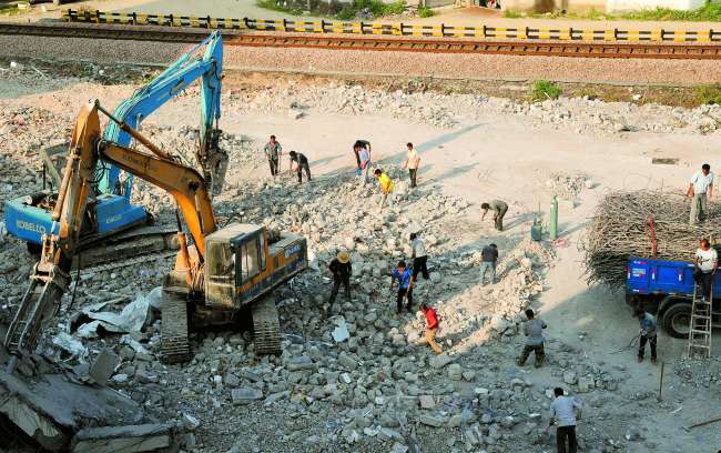 龙湖力争11月底全面完成厦深铁路联络线拆迁工作