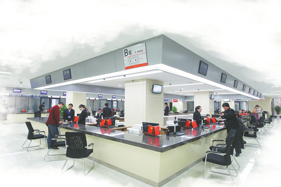 昨日,新的济南政务服务中心行政审批服务大厅正式投入试运行.