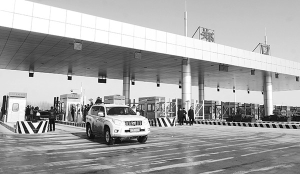 "26日,衡德高速公路故城支线正式通车,最直接的好处就是老百姓出行更