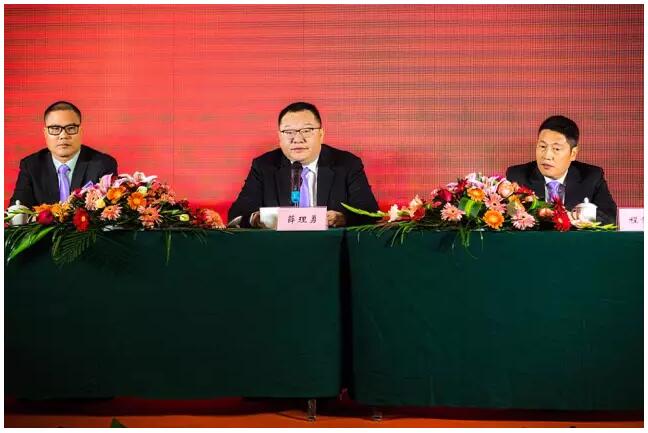 1月22日下午,融冠地产集团2015年年终总结暨表彰大会在林隐假日大酒店