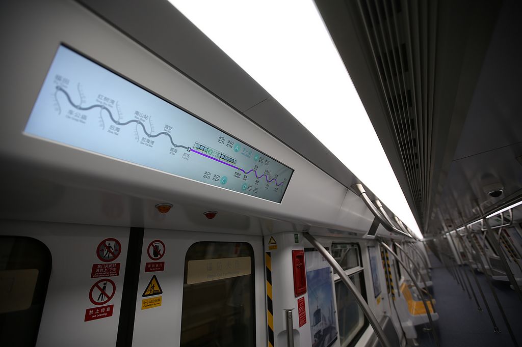 深圳11号线惊艳亮相 国内颜值最高地铁