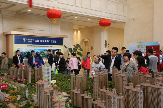 售楼处气氛火爆