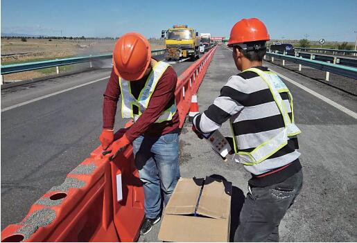 新疆乌奎高速三坪段封闭施工两个月