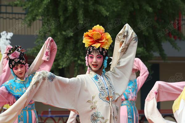 学生表演