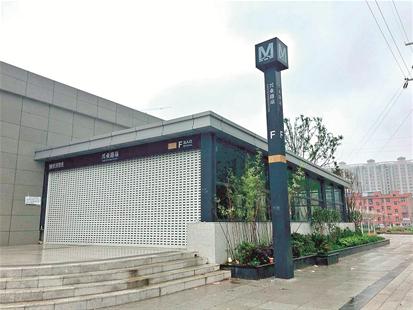 已建好的地铁口为何不开放 回复:等地下商城完工