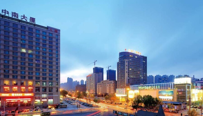 大连华南广场地铁c出口旁将建一大型商业综合体