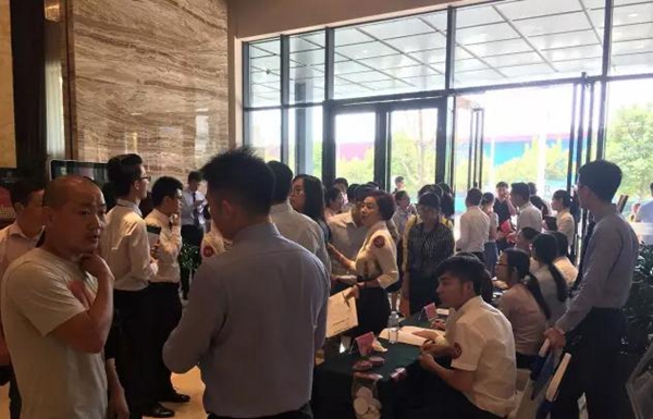 信达公园里验资100万,沙盘图前是这样的