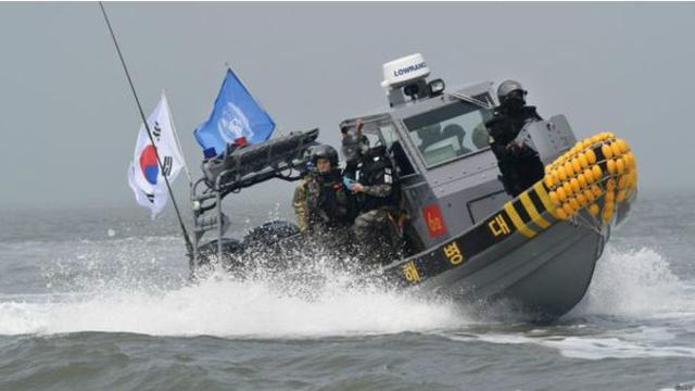 韩国海警抓捕并用机关枪扫射中国渔船事件继续发酵,称将追查30多艘