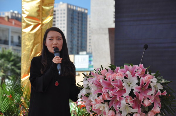 昆明鱼骨设计事务所总监纳杰先生的代表尹小燕