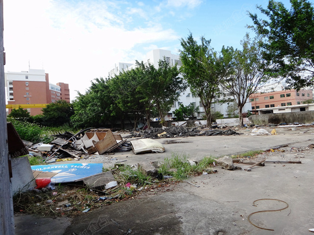 1,新东方公司旧改项目地块上的玻璃厂房及汕头利亨物流报关有限公司