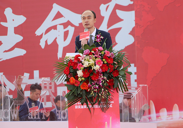 随后《福布斯》中文版主编康健先生与天山集团副总裁,天山世界之门